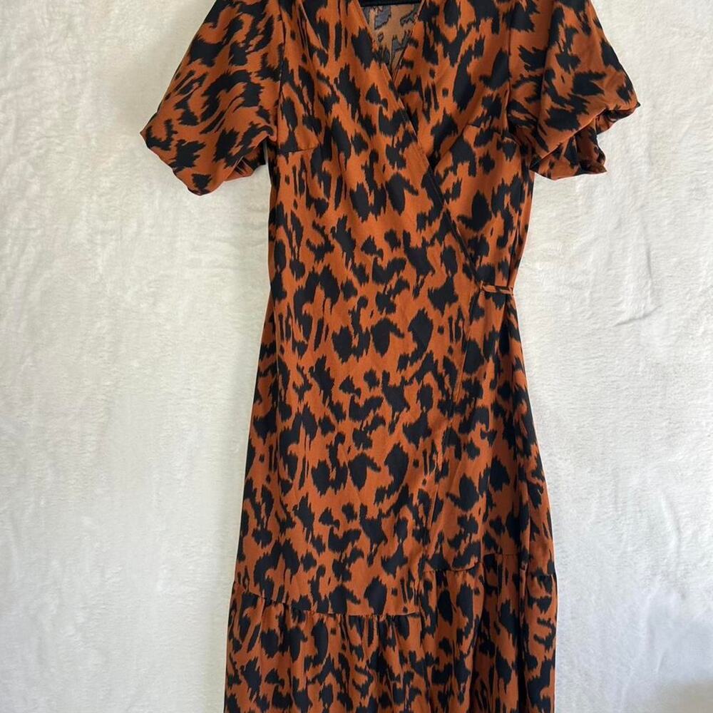 C+D+M Leopard Print Wrap Dress Womens Large Rust Orange Short Sleeve Tiered Midi